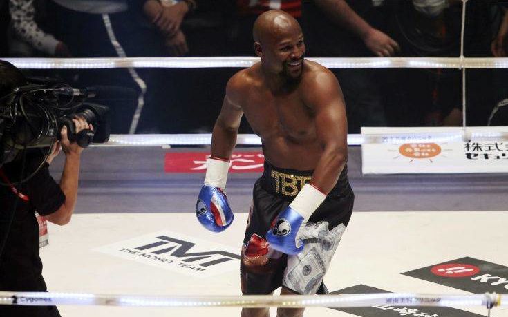 Floyd Mayweather Jr.smiles after defeating Japanese kickboxer Tenshin Nasukawa, during their three-round exhibition match on New Year's Eve, at Saitama Super Arena in Saitama, north of Tokyo, Monday, Dec. 31, 2018. (AP Photo/Koji Sasahara)