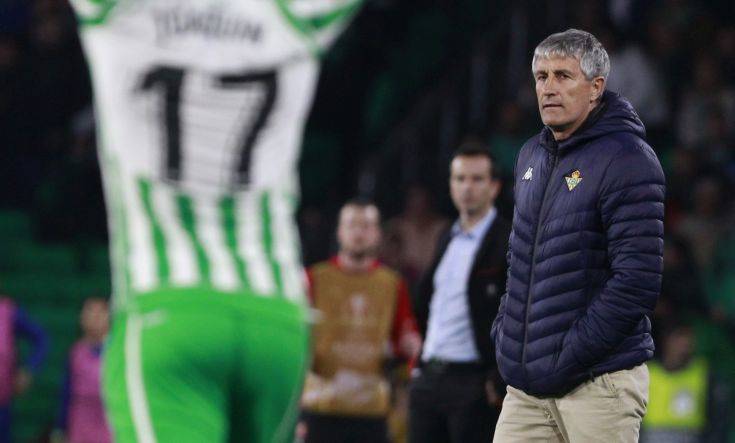 Betis' coach Quique Setien looks on during the Europa League round of 32 second leg soccer match between Betis and Rennes at the Benito Villamarin stadium, in Seville, Spain, Thursday, Feb. 21, 2019. (AP Photo/Miguel Morenatti)