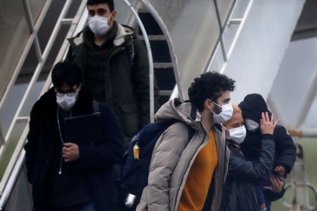 Brazilian citizens from China's coronavirus-struck Wuhan, arrive at the Air Force base of Anapolis, State of Goias, Brazil, February 9, 2020. REUTERS/Adriano Machado