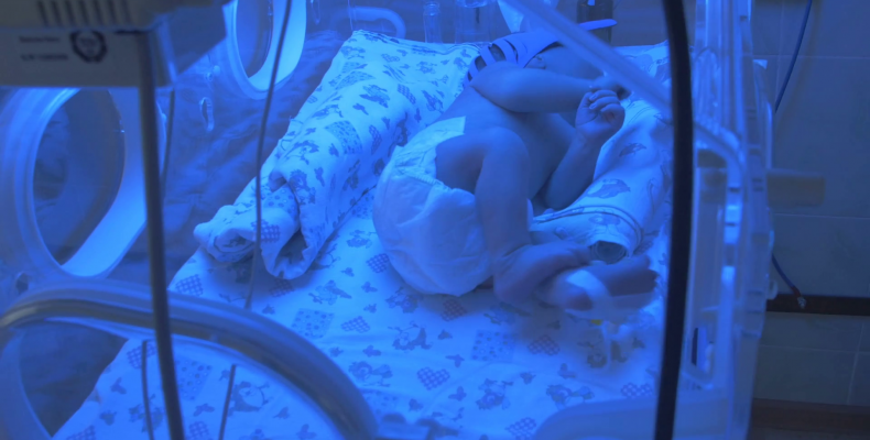 newborn-baby-hospital-intensive-care-790x400