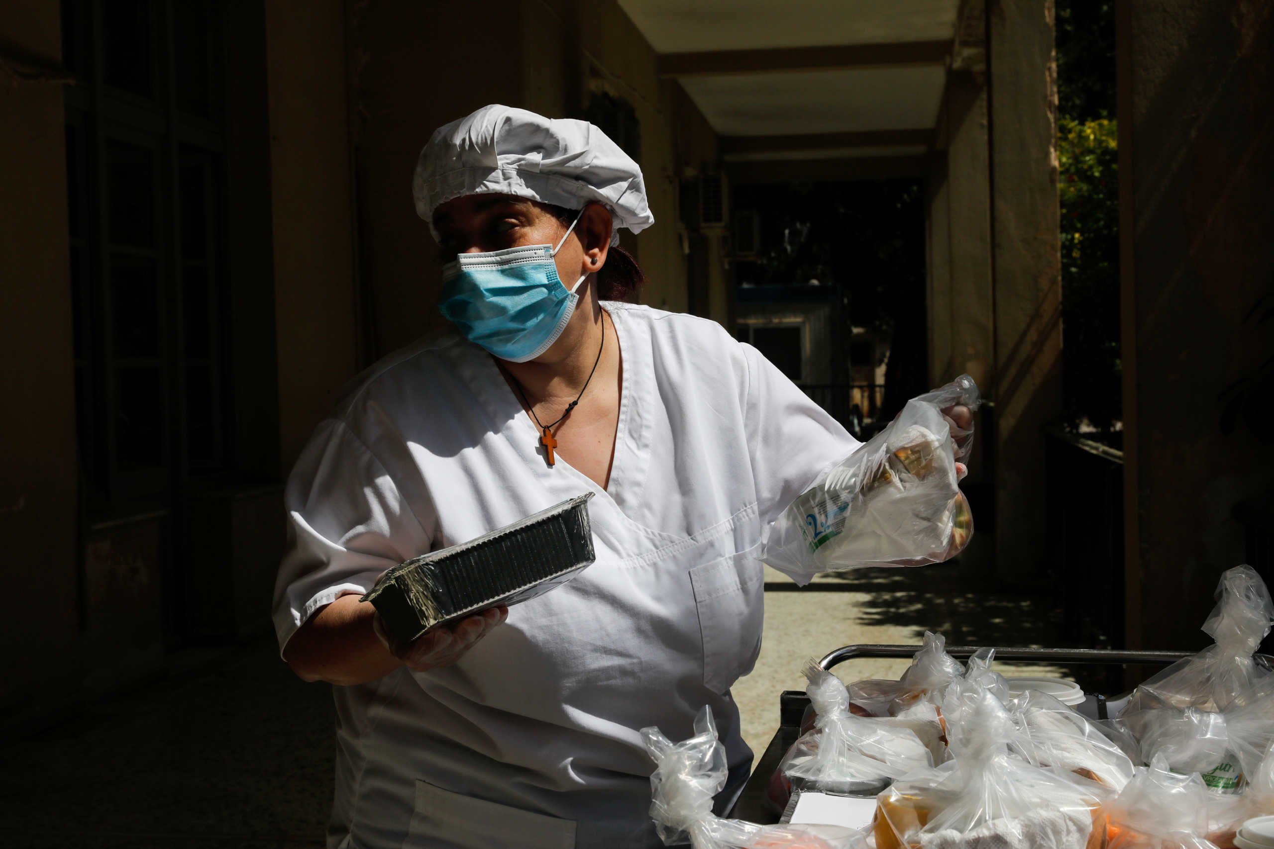 A medical worker delivers food at a clinic for coronavirus disease (COVID-19) patients, at the Sotiria hospital, in Athens, Greece, April 8, 2020. Picture taken April 8, 2020. REUTERS/Giorgos Moutafis