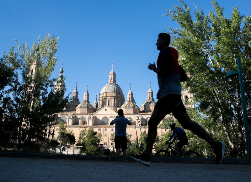 epa08397105 A jogger goes for an early-morning run in Zaragoza, northeastern Spain, 02 May 2020. Starting on 02 May, Spain has started loosening some of the strict lockdown measures imposed in a bid to slow down the spread of the pandemic COVID-19 disease caused by the SARS-CoV-2 coronavirus. Adults and the elderly are once again able to leave their homes for a walk or to perform exercise, albeit with restrictions. The former are allowed to exercise or go out for a stroll between 6-10 am and 8-11 pm, while the latter may leave their homes between 10 am-12 pm and 7-8 pm. Children under the age of 14 can go out between 12-7 pm.  EPA/JAVIER CEBOLLADA