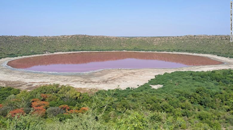 200611163007-lake-lonar-pink-0611-exlarge-169