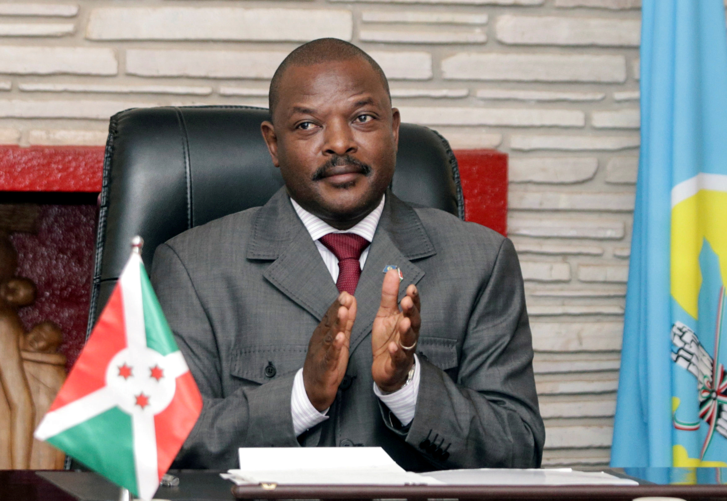 FILE PHOTO: Burundi President Pierre Nkurunziza claps after signing the new constitution at the Presidential Palace in Gitega Province, Burundi June 7, 2018. REUTERS/Evrard Ngendakumana/File Photo