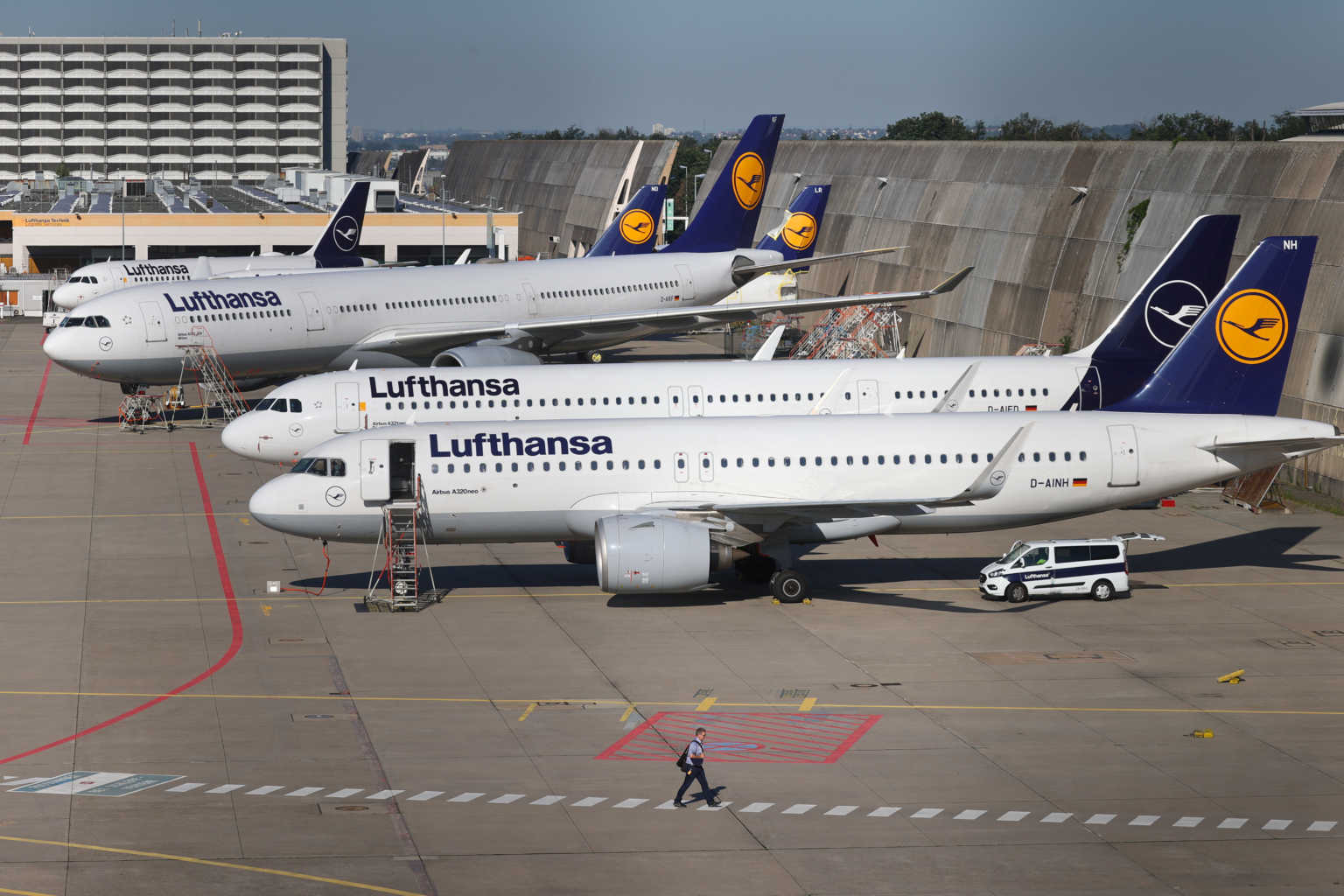 Lufthansa planes are seen parked on the tarmac of Frankfurt Airport, Germany June 25, 2020. REUTERS/Kai Pfaffenbach