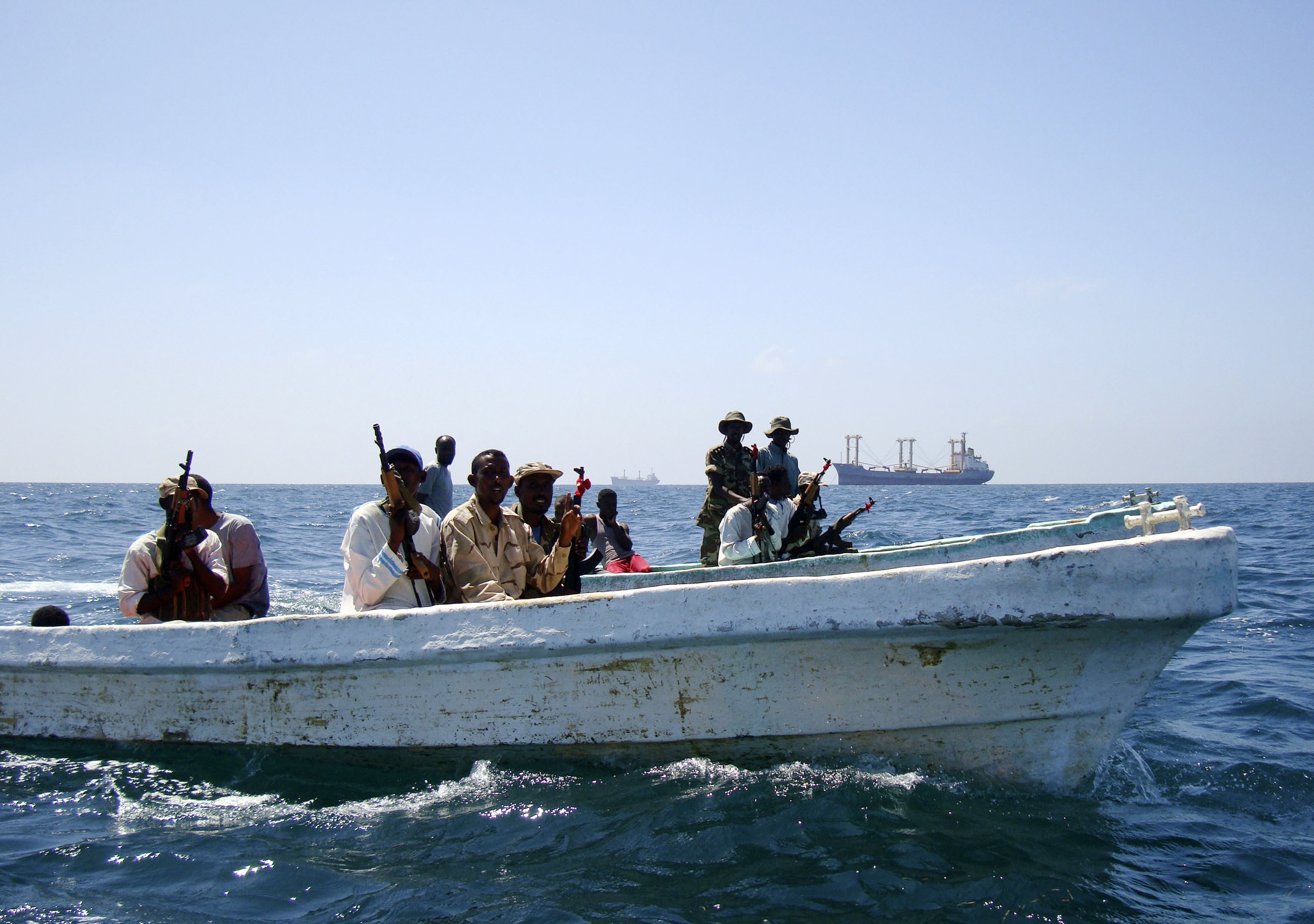 Somali coastguards patrol the Indian Ocean waters near the capital Mogadishu December 6, 2009. Somalia's government has appointed new heads of its police and military to tackle numerous security challenges facing the conflict-torn Horn of Africa nation, its spokesman said on Sunday. Somalia's government called on Saturday for an international peace plan like President Barack Obama's new Afghan strategy, saying it would be more effective and far cheaper than current efforts to combat Somali piracy.   REUTERS/Feisal Omar (SOMALIA CRIME LAW)