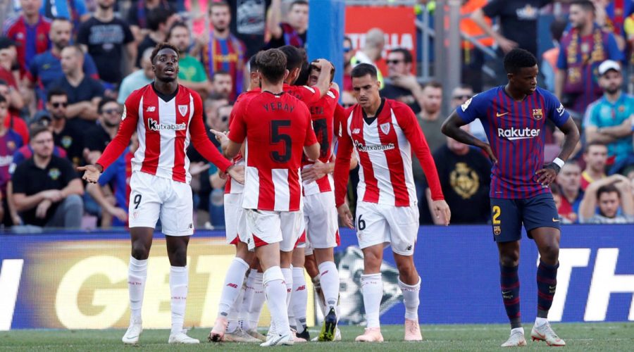 Soccer Football - La Liga Santander - FC Barcelona v Athletic Bilbao - Camp Nou, Barcelona, Spain - September 29, 2018  Athletic Bilbao's Oscar de Marcos celebrates scoring their first goal with team mates             REUTERS/Albert Gea