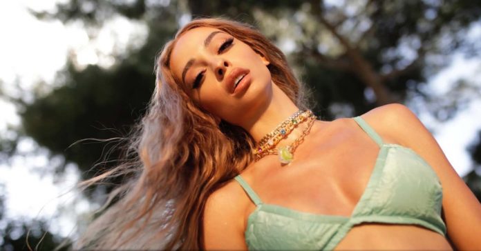 eleni-foureira-1301492-696x364