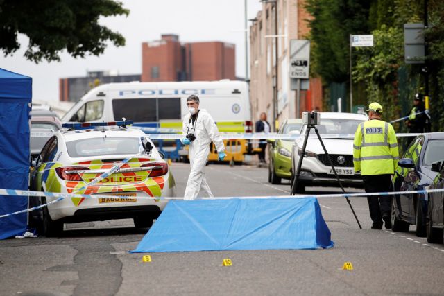 Police officers and a forensic worker are seen at the scene of reported stabbings in Birmingham, Britain, September 6, 2020.  REUTERS/Phil Noble