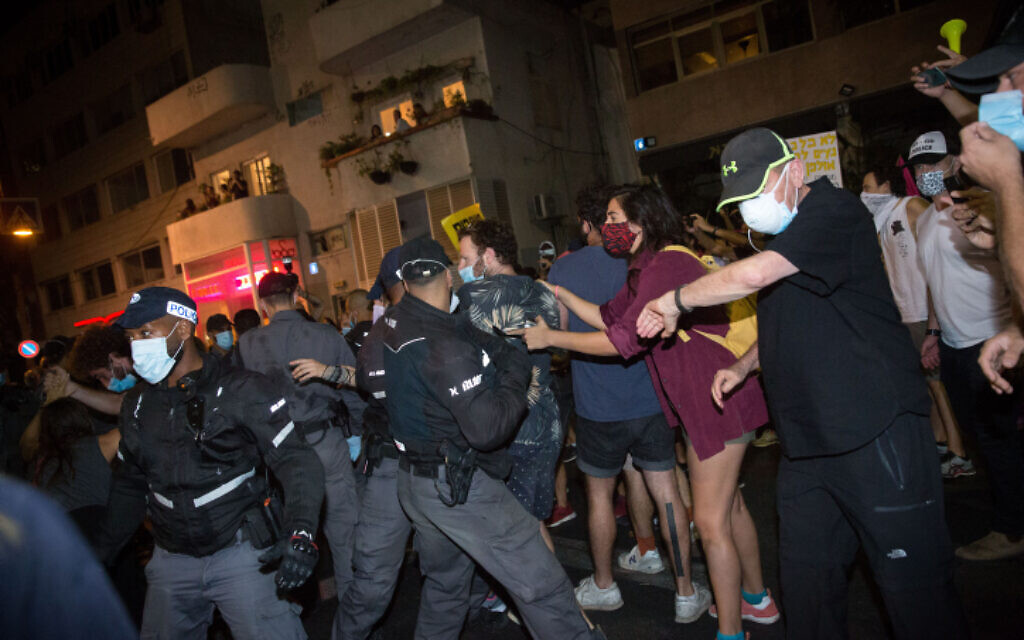 Israelis protest against Israeli prime minister Benjamin Netanyahu at Habima Square in Tel Aviv on October 03, 2020. Photo by Miriam Alster/Flash90 *** Local Caption *** ????
??? ??????
?????? ??????
???
???? ?????