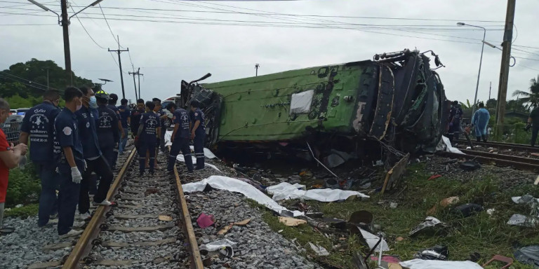 Thailand-train-bus-crash-2020-10-11