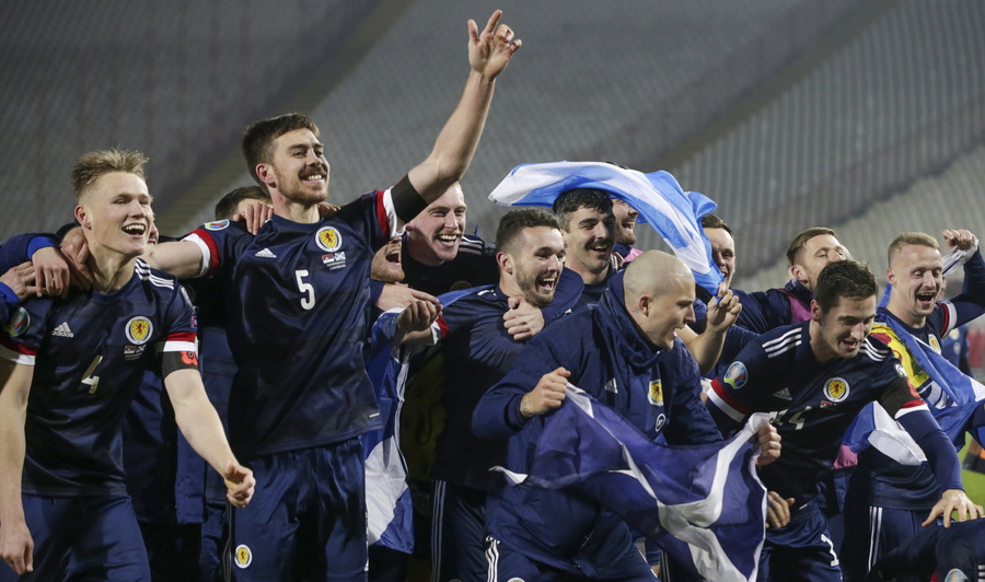 epaselect epa08816811 Scotland's players celebrate after winning the penalty shootout of the UEFA EURO 2020 qualification playoff match between Serbia and Scotland in Belgrade, Serbia, 12 November 2020.  EPA/ANDREJ CUKIC