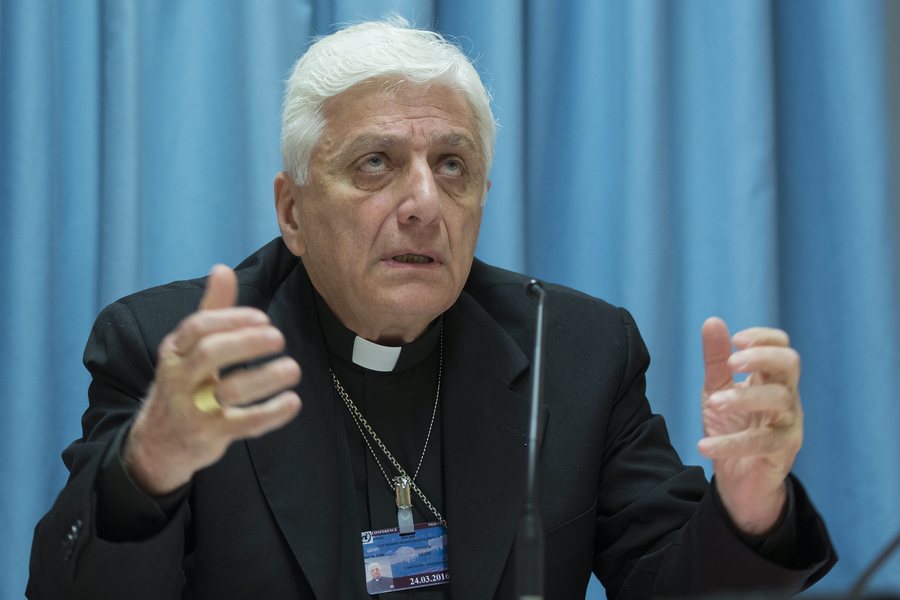 epa05213955 Antoine Audo, Chaldean Bishop of Aleppo, speaks during a press conference about the Situation in Syria, in Geneva, Switzerland, 16 March 2016.  EPA/MARTIAL TREZZINI