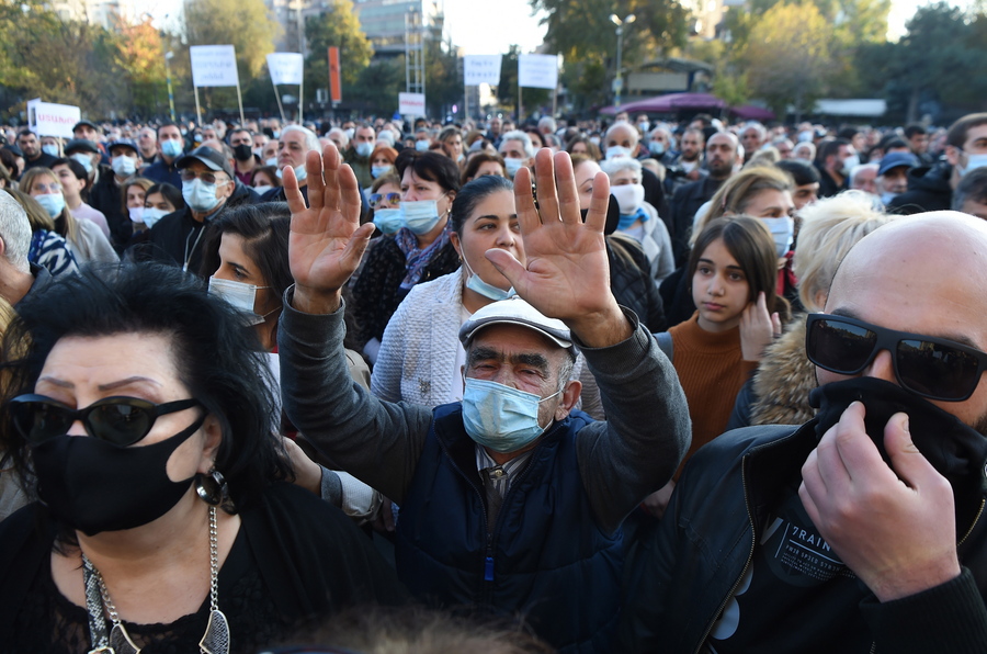 epa08818130 Armenian people take part in an opposition rally in the Freedom Square in Yerevan, Armenia, 13 November 2020. Protesters  demand the resignation of Armenian Prime Minister Nikol Pashinyan and his government. The unrest  and protest erupted in Yerevan on 10 November 2020 after Armenian Prime Minister and Presidents of Azerbaijan and Russia signed a trilateral statement announcing the halt of ceasefire and all military operations in the Nagorno-Karabakh conflict zone.  EPA/LUSI SARGSYAN /PHOTOLURE MANDATORY CREDIT