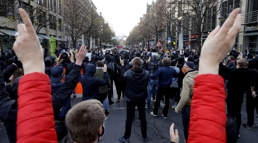 epa08819999 Left-wing protesters try to stop a demonstration against the coronavirus restrictions in Frankfurt am Main, Germany, 14 November 2020. The protests organized by the Third Position movement 'Querdenken' were held against government-imposed semi-lockdown measures aimed at curbing the spread of the coronavirus pandemic. Starting 02 November, all restaurants, bars, cultural venues, fitness studious, cinemas and sports halls will be forced to close for four weeks as a lockdown measure to rein in skyrocketing coronavirus infection rates. EPA/RONALD WITTEK