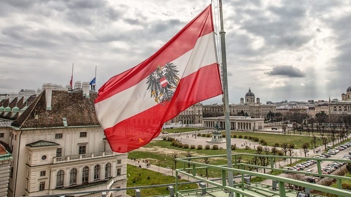 w16-164152w28201818austriaflag