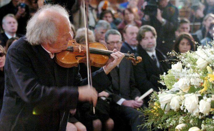 Israeli violonist Ivry Gitlis, ambassador to the UNESCO, plays at the funeral ceremony of Oscar-winning British actor and playwriter, Sir Peter Ustinov, in the cathedral St. Pierre, in Geneva, Switzerland, Saturday, 03 April 2004. Author of more than a dozen books and even more theatrical works in a career spanning more than 60 years, Ustinov died of heart failure in a clinic near his home on the shores of Lake Geneva on Sunday, March 28, 2004 at the age of 82.  (KEYSTONE/Martial Trezzini)