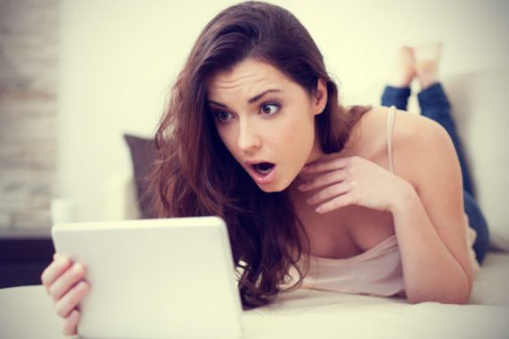 woman-working-on-her-computer-with-a-shocked-expression-on-her-face-e1612977976418