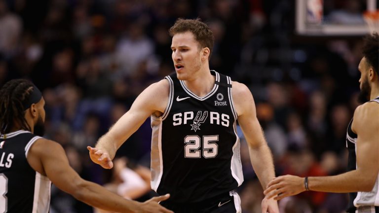 Jakob-Poeltl-San-Antonio-Spurs-768x432