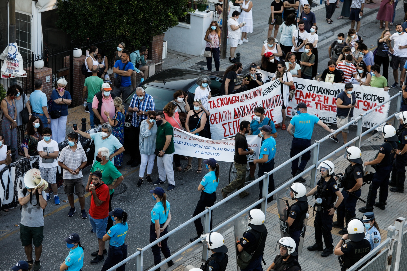 Συγκέντρωση διαμαρτυρίας, καθηγητών, γονέων και συλλογικοτήτων ενάντια στο Ν/Σ για την Παιδεία,έξω από το Δημοτικό στον Αγιο Δημήτριο που θα επισκεφθεί σε λίγο ο Πρωθυπουργός Κυριάκος Μητσοτάκης και η Υπουργός Παιδείας Νίκη Κεραμέως, Δευτέρα 28 Ιουνίου 2021 (EUROKINISSI/ΓΙΩΡΓΟΣ ΚΟΝΤΑΡΙΝΗΣ)