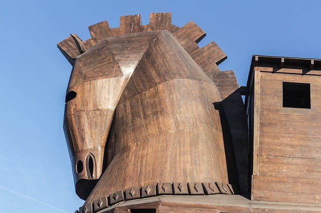 trojan-horse-707804_640-Image-by-Hans-Rohmann-from-Pixabay-min