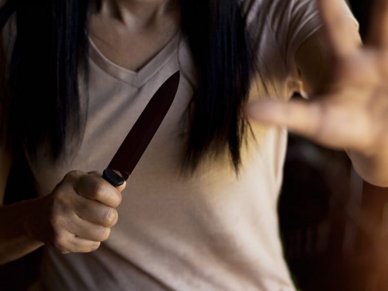 041420_woman-with-knife_e