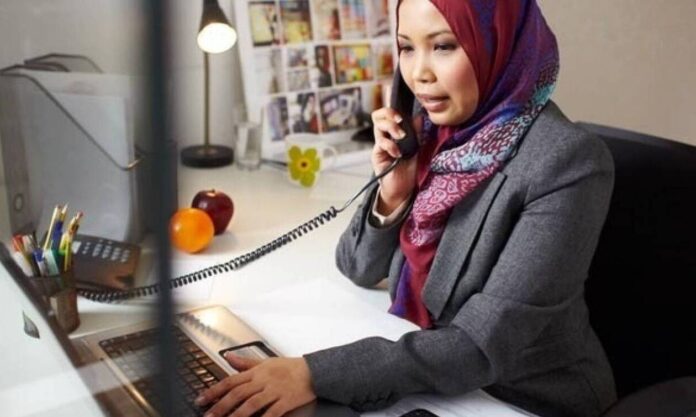 Dikastirio-1215195-working-Woman-islam-696x417