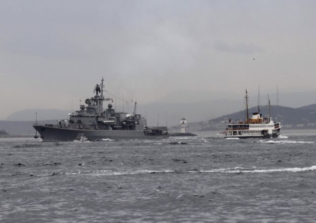 A Ukranian Navy ship sets sail in the Bosphorus, on its way to the Black Sea, in Istanbul March 4, 2014. REUTERS/Osman Orsal (TURKEY - Tags: POLITICS MARITIME MILITARY)