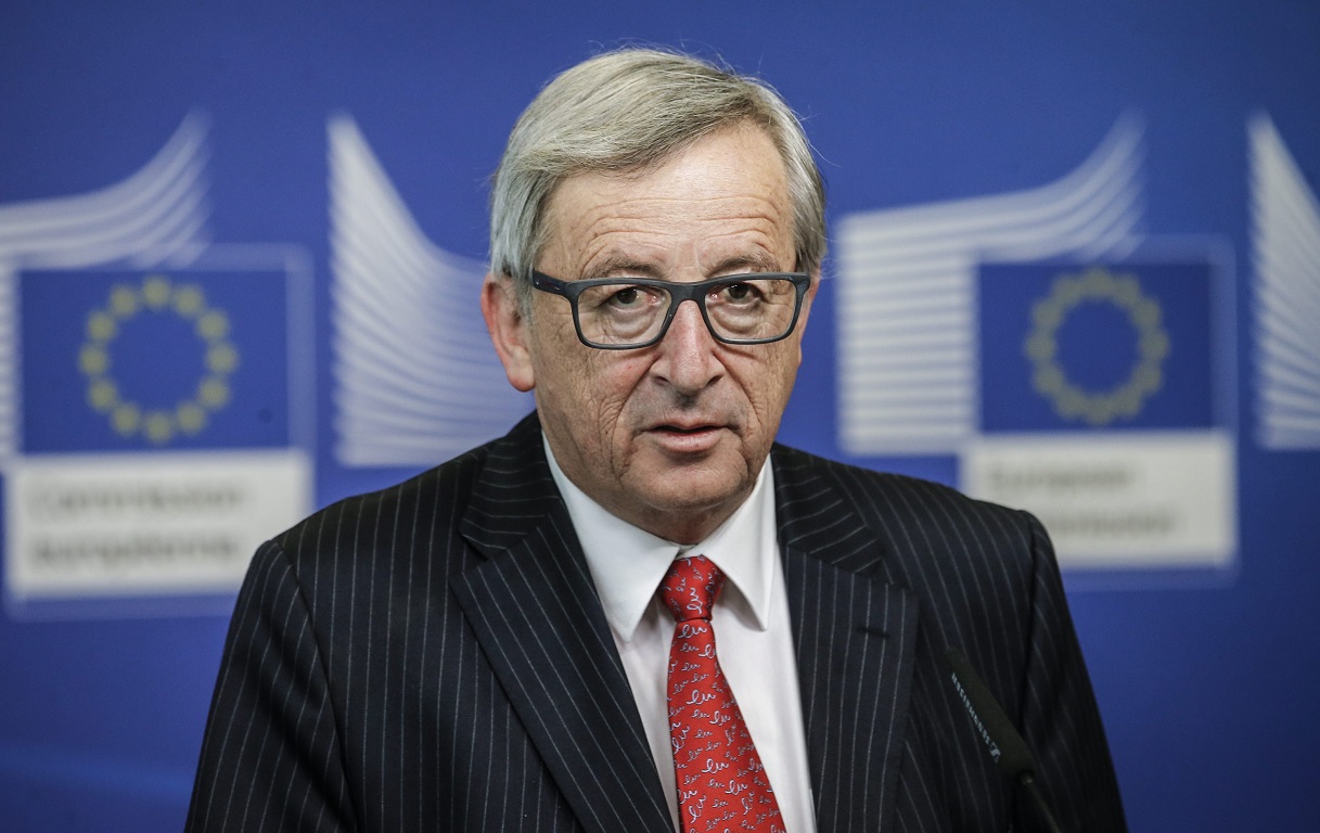 epa04726728 European Commission President Jean-Claude Juncker gives a press briefing at at the EU commission headquarters in Brussels, Belgium, 30 April 2015.  EPA/OLIVIER HOSLET