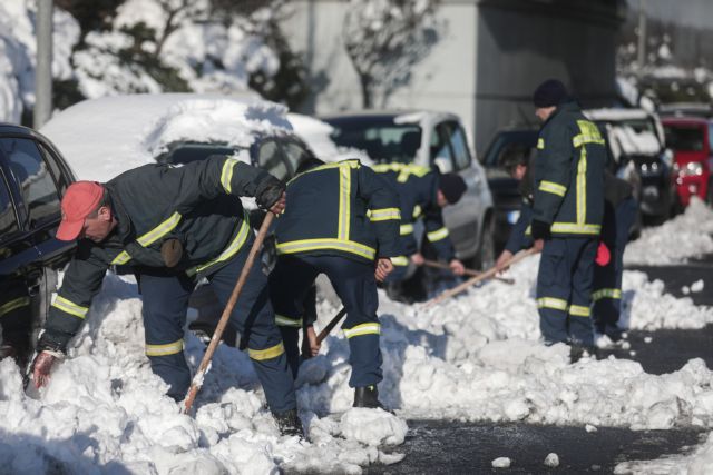 Συνεχίζεται για δεύτερη ημέρα η επιχείρηση απεγκλωβισμού οχημάτων από την Αττική Οδό, Τετάρτη 25 Ιανουαρίου 2022.
(ΒΑΣΙΛΗΣ ΡΕΜΠΑΠΗΣ/EUROKINISSI)