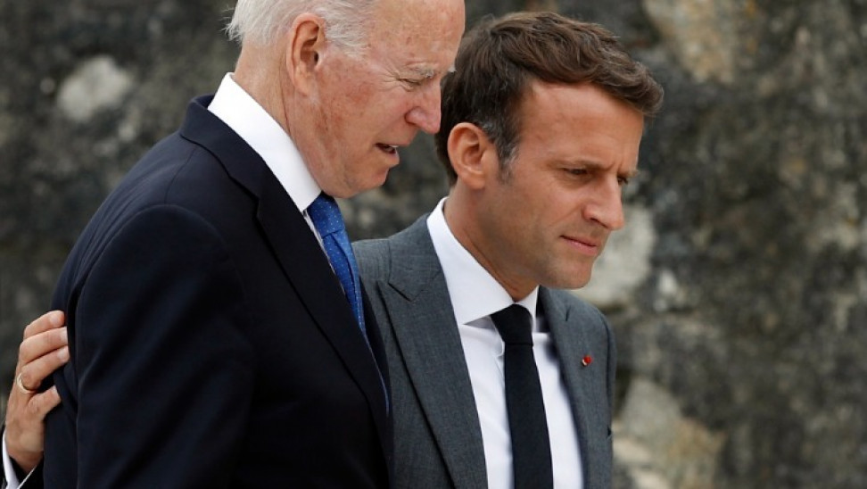 biden_macron_ape