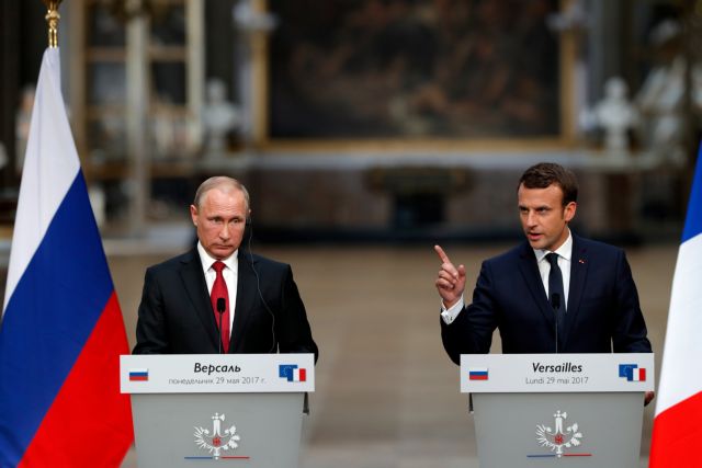 French President Emmanuel Macron (R) and Russian President Vladimir Putin (L) give a joint press conference at the Chateau de Versailles before the opening of an exhibition marking 300 years of diplomatic ties between the two countries in Versailles, France, May 29, 2017.   REUTERS/Philippe Wojazer