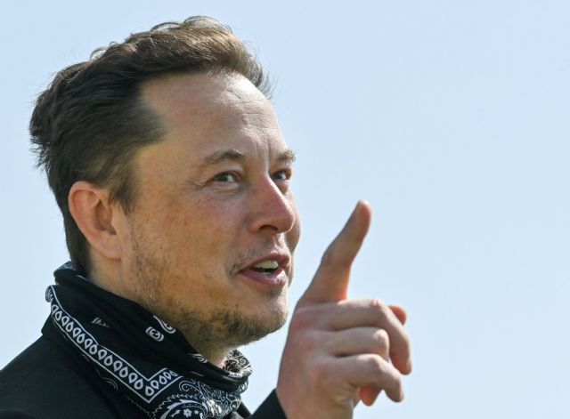 FILE PHOTO: Tesla CEO Elon Musk gestures as he visits the construction site of Tesla's Gigafactory in Gruenheide near Berlin, Germany, August 13, 2021. Patrick Pleul/Pool via Reuters/File Photo