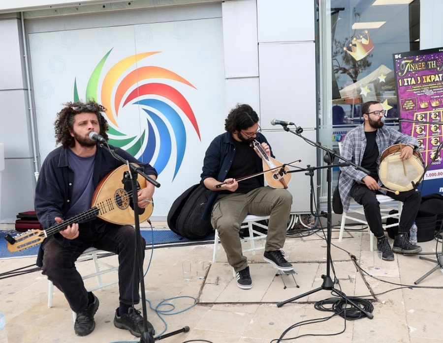 Κρητικό γλέντι σε κατάστημα ΟΠΑΠ στο Ηράκλειο