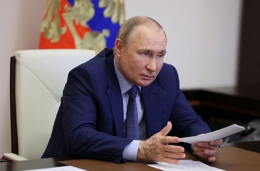 Russian President Vladimir Putin chairs a meeting on economic issues via a video link at the Novo-Ogarevo state residence outside Moscow, Russia June 7, 2022. Sputnik/Mikhail Metzel/Kremlin via REUTERS ATTENTION EDITORS - THIS IMAGE WAS PROVIDED BY A THIRD PARTY.