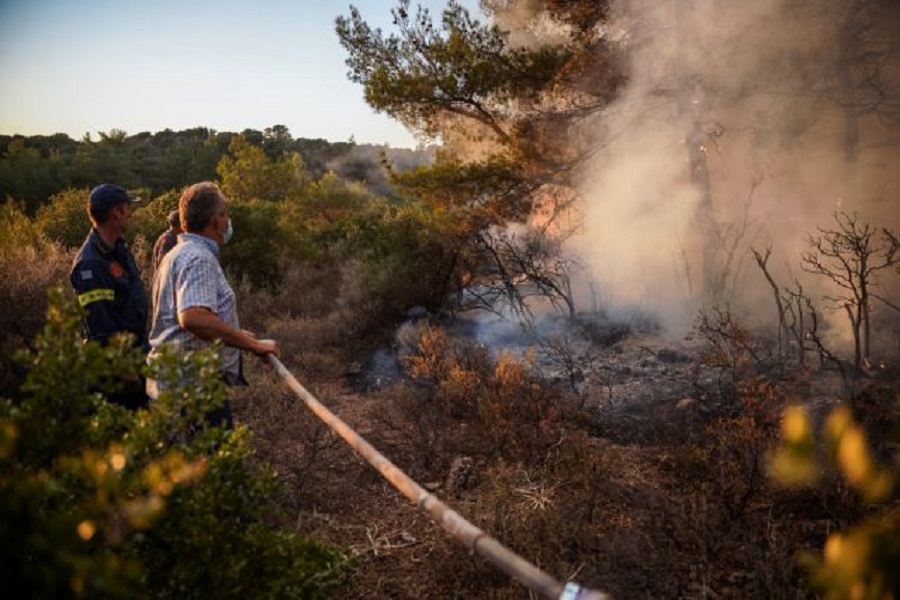 ΑΝΑΖΟΠΥΡΩΣΗ ΤΗΣ ΠΥΡΚΑΓΙΑΣ ΣΤΗ ΛΕΣΒΟ - ΠΕΡΙΟΧΗ ΒΡΙΣΑ ΠΟΛΙΧΝΙΤΟΣ (ΠΑΝΑΓΙΩΤΗΣ ΜΠΑΛΑΣΚΑΣ/EUROKINISSI)