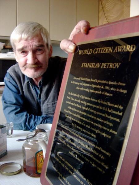 Stanislav-Petrov-World-Citizen-Award-450x600