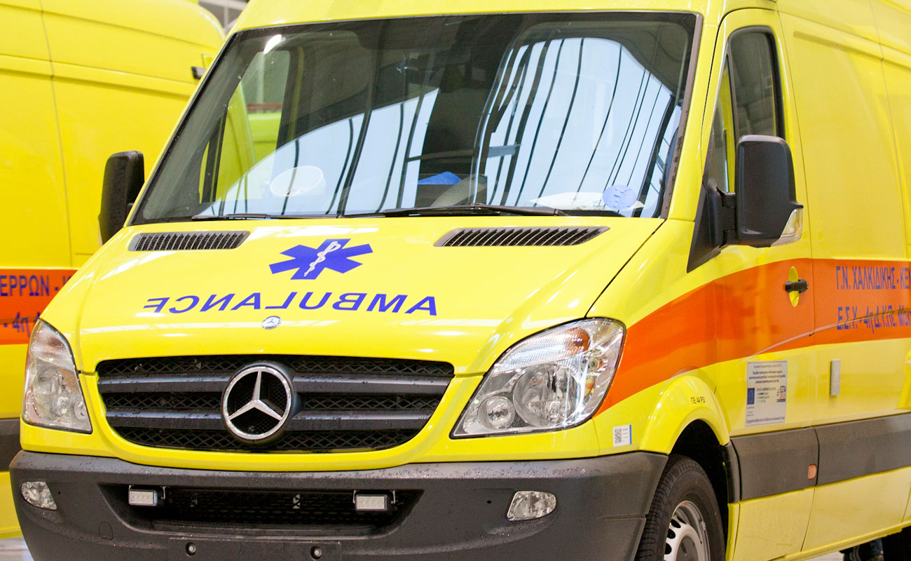 Mantos-ambulance-Mercedes-front