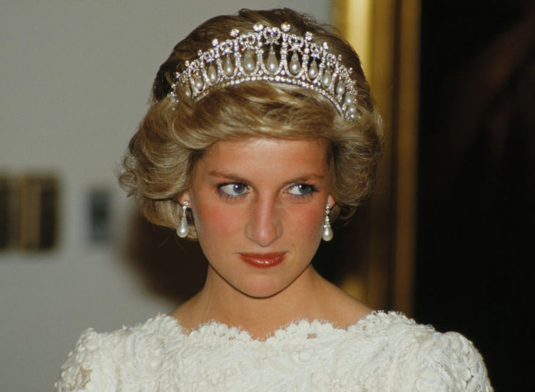 Diana, Princess of Wales  (1961 - 1997) attends a dinner at the British Embassy in Washington, DC, November 1985. She is wearing an evening dress by Murray Arbeid and the Queen Mary tiara.  (Photo by Terry Fincher/Princess Diana Archive/Getty Images)