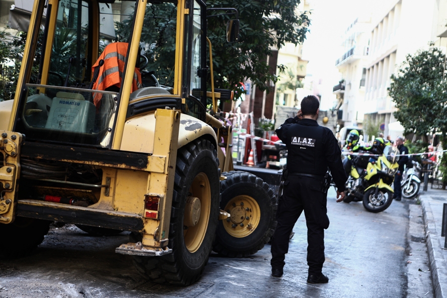 Πτώση ατόμου στην οδό Απόλλωνος στο Σύνταγμα, Τρίτη 1 Νοεμβρίου 2022.
(ΣΩΤΗΡΗΣ ΔΗΜΗΤΡΟΠΟΥΛΟΣ/EUROKINISSI)