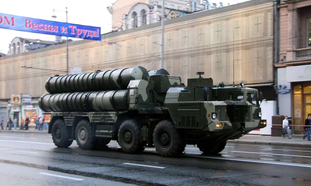 S-300_-_2009_Moscow_Victory_Day_Parade_(2)