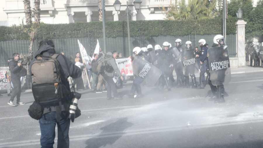 Πανεκπαιδευτικό συλλαλητήριο στην Αθήνα για αυξήσεις στους μισθούς και μονιμοποίηση των νεοδιόριστων, Πέμπτη 15 Δεκεμβρίου 2022.
(ΤΑΤΙΑΝΑ ΜΠΟΛΑΡΗ/EUROKINISSI)