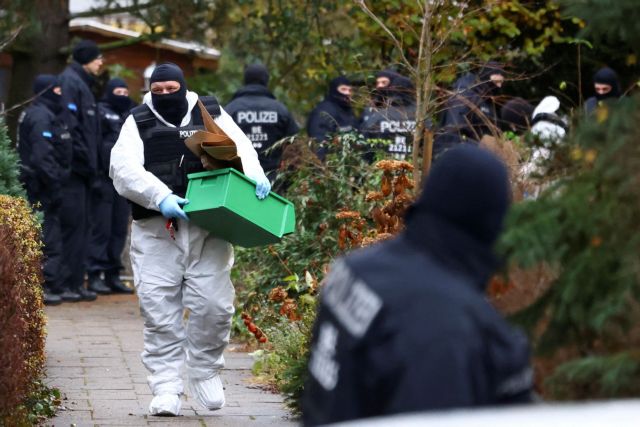 Police secures the area after 25 suspected members and supporters of a far-right group were detained during raids across Germany, in Berlin, Germany December 7, 2022.   REUTERS/Christian Mang     TPX IMAGES OF THE DAY