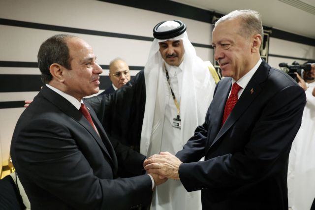 Turkey's President Tayyip Erdogan shakes hands with his Egyptian counterpart Abdel Fattah el-Sisi on the sidelines of the World Cup in Doha, Qatar, November 20, 2022. Murat Cetinmuhurdar/PPO/Handout via REUTERS THIS IMAGE HAS BEEN SUPPLIED BY A THIRD PARTY. NO RESALES. NO ARCHIVES