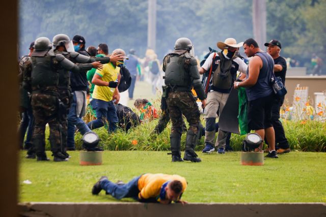 Supporters of Brazil's former President Jair Bolsonaro demonstrate against President Luiz Inacio Lula da Silva, outside Brazil’s National Congress in Brasilia, Brazil, January 8, 2023. REUTERS/Adriano Machado