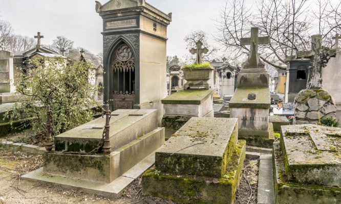 kimitirio-pere-lachaise-cimetiere-nekrotafeio-axiotheata-parisi-05-666x399