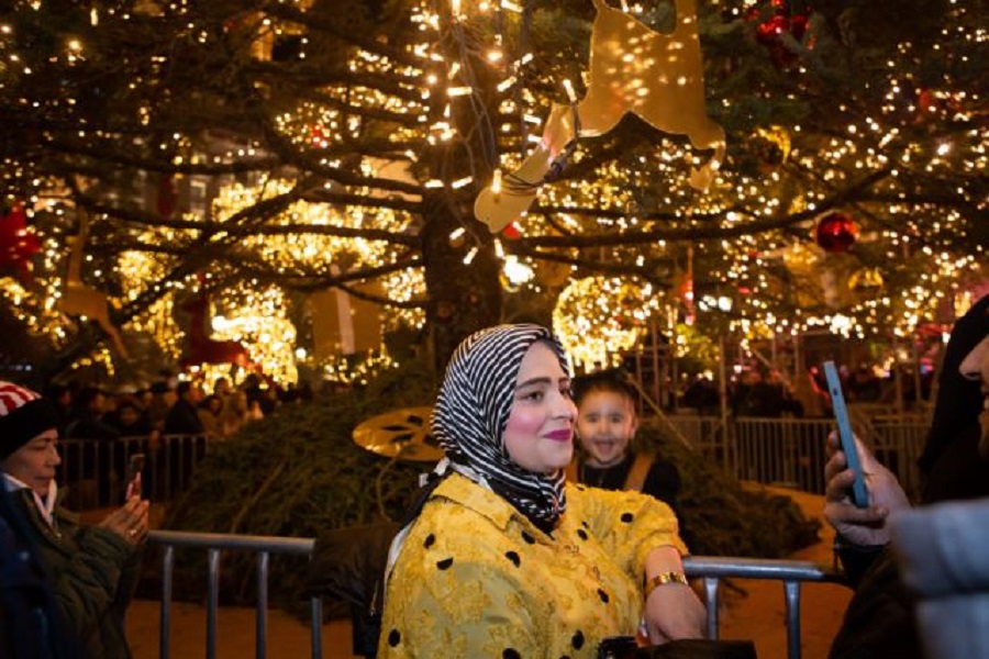 New Year s eve; παραμονή πρωτοχρονιάς; διασκέδαση; δρόμος; Athens; Αθήνα; Syntagma; Christmas; celebrations;