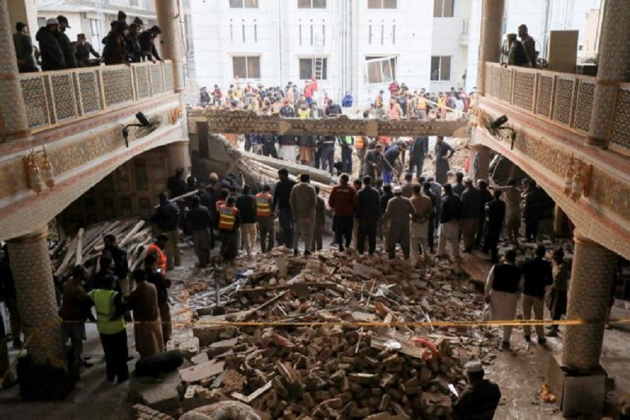 People and rescue workers gather to look for survivors under a collapsed roof, after a suicide blast in a mosque in Peshawar, Pakistan January 30, 2023. REUTERS/Fayaz Aziz  REFILE - QUALITY REPEAT