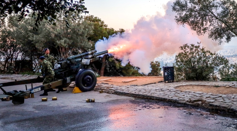 Ρίψη 21 χαιρετιστήριων βολών απο το πυροβολείο του Λυκαβηττού για την εθνική επέτειο της 25ης Μαρτίου 1821. Σάββατο 25 Μαρτίου 2023  (ΚΩΣΤΑΣ ΤΖΟΥΜΑΣ / EUROKINISSI)