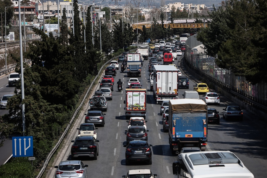 Στιγμιότυπο από την Εθνική Οδό Αθηνών - Λαμίας, Μεγάλη Πέμπτη 13 Απριλίου 2023. (ΒΑΣΙΛΗΣ ΡΕΜΠΑΠΗΣ/EUROKINISSI)